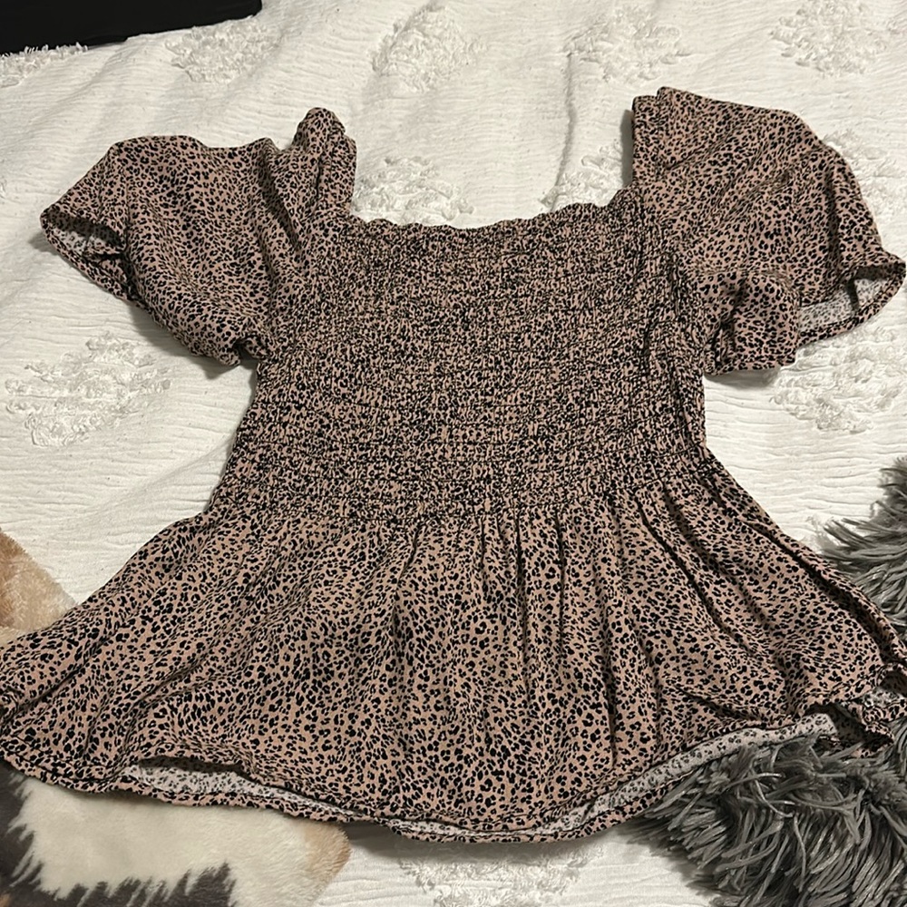 Leopard print blouse, so cute and comfy. Very flattering